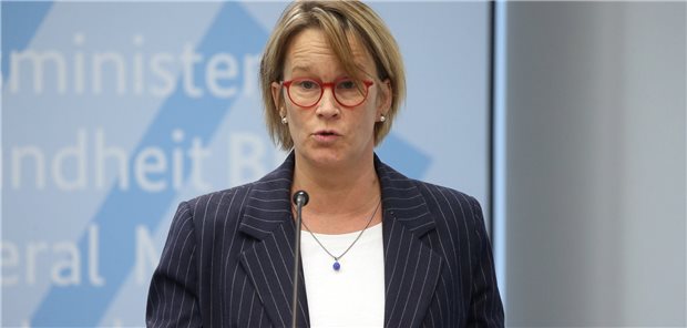 Das Einverständnis der Patientinnen und Patienten vorausgesetzt, können die behandelnden Einrichtungen Gesundheitsdaten ohne Zeitverzug austauschen und einrichtungsübergreifende Behandlungen noch besser koordinieren: Hamburgs Gesundheitssenatorin Melanie Schlotzhauer (SPD).