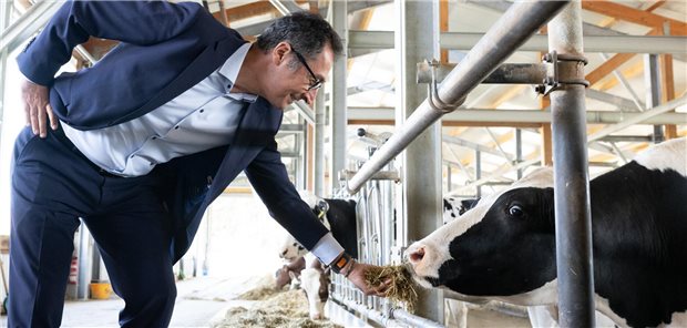 Das Ende deutscher Tierhaltung will Minister Cem Özdemir mit seiner Ernährungsstrategie erreichen. Das zumindest behauptete am Donnerstag die Union im Bundestag.