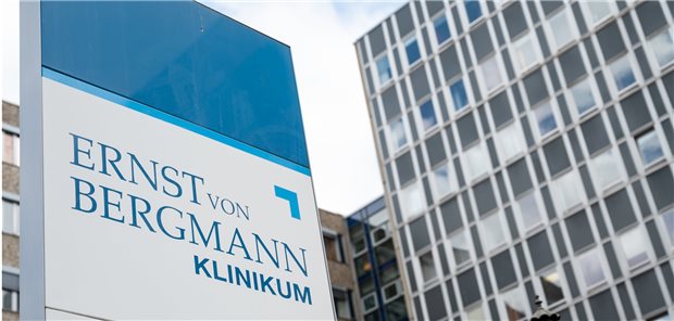 Ärztekammer moniert mangelnde Schutzausrüstung – und will Klinikversäumnisse aufklären Das Ernst-von-Bergmann-Klinikum in Potsdam: Ärztekammer-Chef Schulz verlangt Aufklärung.
