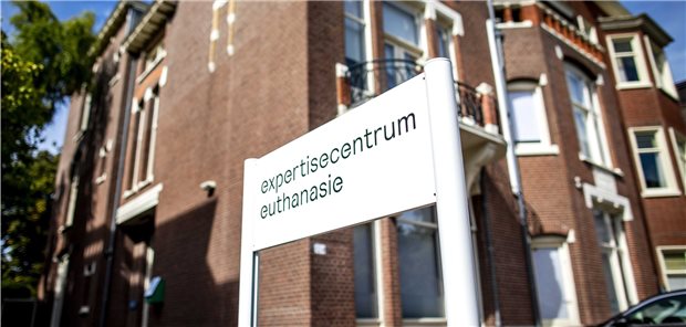 Fast 7000 Niederländer sterben auf eigenen Wunsch Das „Expertisecentrum Euthanasie“ in Den Haag leistet Ärzten Unterstützung bei rechtlich besonders umstrittenen Fällen von Tötung auf Verlangen.