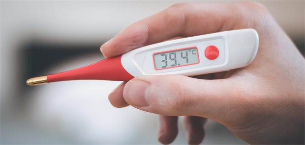 Ein Fieberthermometer zeigt 39,4 Grad an.