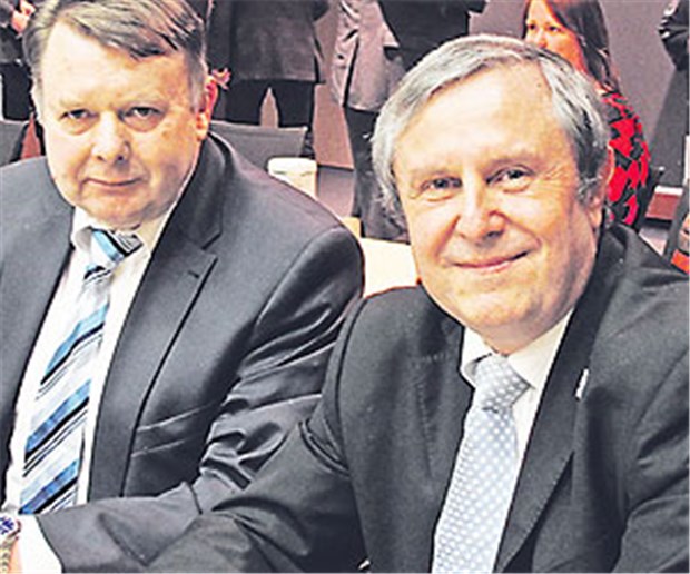KV-Chefs wollen hart bleiben Das Führungs-Duo der KV Hessen: KV-Chef Frank Dastych (rechts) und KV-Vize Dr. Günter Haas.