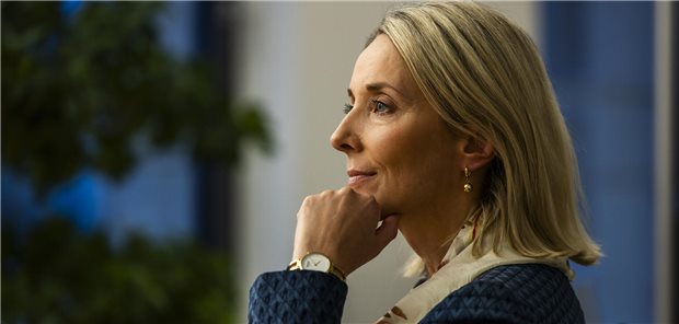 Stoff-Ahnis zur Klinikreform: „Es ist genug Geld im System“ Stefanie Stoff-Ahnis von der Seite fotografiert.