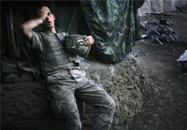 Preisgekrönte Ansichten eines Krieges Das Gewinnerbild von Tim Hetherington entstand am 16. September 2007 bei einem Militäreinsatz der US-Amerikaner im Korengal-Tal im Osten Afghanistans.