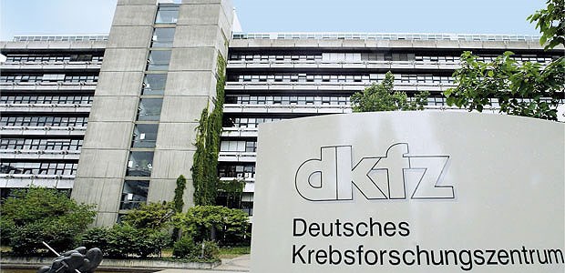 Den Krebs im Kern besiegen Das Hauptgebäude des Deutschen Krebsforschungszentrums (DKFZ) in Heidelberg.
