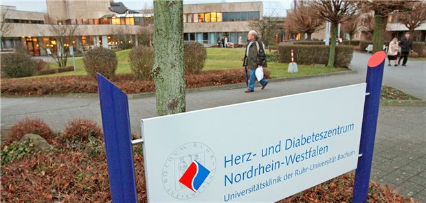 NRW darf Herz- und Diabeteszentrum übernehmen Das Herz- und Diabeteszentrums in Bad Oeynhausen (HDZ) ist bald wieder im Besitz des Landes NRW. Das Bundeskartellamt hat die Übernahme von den Sana Kliniken genehmigt.