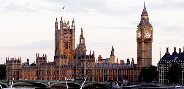 Krebskranke müssen länger warten Das House of Parliament und der Big Ben: Die Rationierungen im britischen Gesundheitswesen zwingen die Kliniken zum Sparen - mit weitreichenden Folgen.