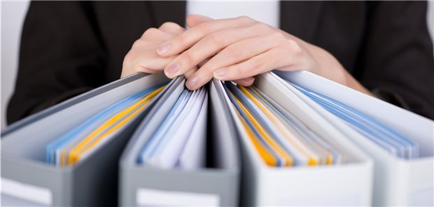 Das Institut für Qualitätssicherung und Transparenz im Gesundheitswesen will den ambulant tätigen Psychotherapeuten abverlangen, zu Qualitätssicherungszwecken umfassende Dokumentationen anzufertigen – das meiste davon nicht digitalisiert. Das treibt die Therapeuten auf die Barrikaden, jetzt wenden sie sich an den G-BA und ersuchen Amtshilfe.