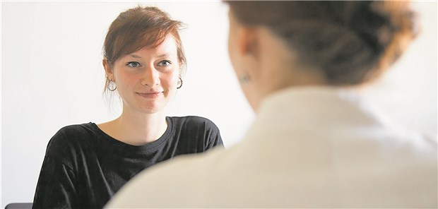 Das „Kerngeschäft“ von Hausärzten: Gespräche mit den Patienten. Gefühlt bleibt dafür häufig zu wenig Zeit.