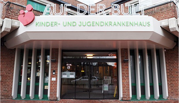 Schwerkrankes Kind an Klinikpforte abgewiesen? Das Kinder- und Jugendkrankenhaus "Auf der Bult" (Archivaufnahme).