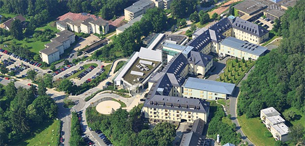 Klinikum Bayreuth auf fatalem Sparkurs? Das Klinikum Bayreuth mit knapp 1100 Betten , ist das einzige Krankenhaus der Maximalversorgung in Oberfranken.