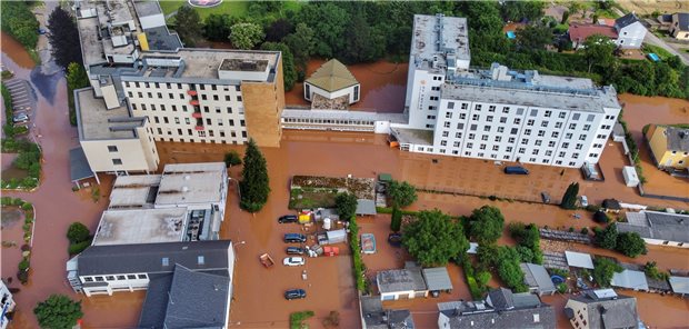 Klinik in Trier muss wegen Sommer-Flut schließen Das Klinikum Mutterhaus Ehrang stand im Juli 2020 unter Wasser und wurde komplett notevakuiert. (Archivbild)
