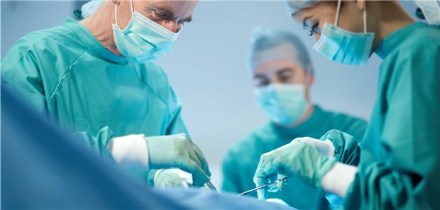 Das Können von 15 Chirurgen bei Darmkrebs-Operationen hat eine Studie per Video-Auswertung untersucht.