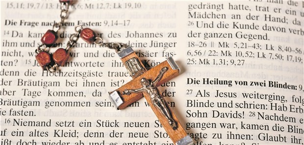Chefarzt-Urteil des EuGH weckt Widerspruch der Bischöfe Das Kreuz mit dem Kreuz: Konfessionelle Kliniken können von ihren Mitarbeiter keine bedingungslose Glaubenstreue einfordern.