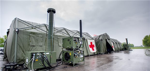 Sanitätsdienstliche Versorgung: Leerer Truppe bekommt erstes neues Luftlanderettungszentrum Das LLRZ, le besteht aus aufblasbaren Zelten und dient zur ersten notfallchirurgischen Versorgung von Verwundeten. Es kann schnell & platzsparend aufgebaut werden und ist damit für weltweite Hilfseinsätze als auch für ein hochdynamisches Gefecht geeignet. / Weiterer Text über ots und www.presseportal.de/nr/147341 / Die Verwendung dieses Bildes für redaktionelle Zwecke ist unter Beachtung aller mitgeteilten Nutzungsbedingungen zulässig und dann auch honorarfrei. Veröffentlichung ausschließlich mi
