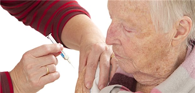 Das Land Niedersachsen und die Kassenärztliche Vereinigung haben die Rahmenbedingungen für den ärztlichen Einsatz im Impfzentrum festgelegt (Symbolfoto mit Fotomodell).