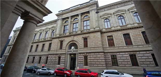 Göttinger Chirurg zieht das Land Niedersachsen vor den Kadi Das Landgericht Braunschweig verhandelt ab Freitag über eine Millionen-Haftentschädigung für einen Göttinger Arzt.