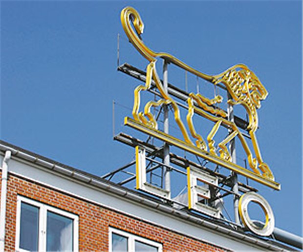 Leo Pharma lässt den Löwen los Das Leo-Logo auf dem Hauptgebäude der Leo Pharma A/S in Ballerup, Dänemark. Bald soll der Löwe auch am Deutschlandsitz leuchten.