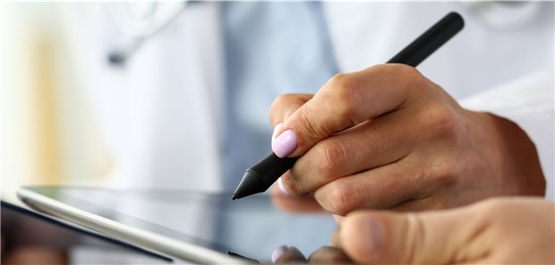 Das Mobile Device Management sollte auch die Installation nicht vertrauenswürdiger Apps auf mobilen Endgeräten der Praxis/des Zentrums verhindern.