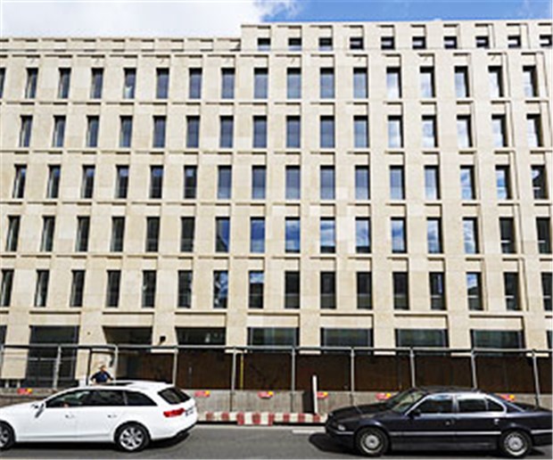 Kassen-Palast lieber mieten! Das Objekt der Begierde, um das es unterschiedliche Gutachten gibt: Das Bürogebäude des GKV-Spitzenverbandes in der Reinhardtstraße im Berliner Bezirk Mitte.
