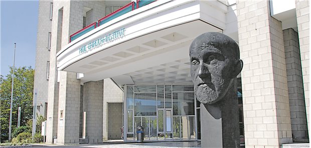 Insgesamt niedrige Nebenwirkungs-Melderate zu COVID-19-Impfstoffen Das Paul-Ehrlich-Institut in Langen überwacht in Deutschland die Sicherheit von Impfstoffen und biomedizinischen Arzneimitteln.