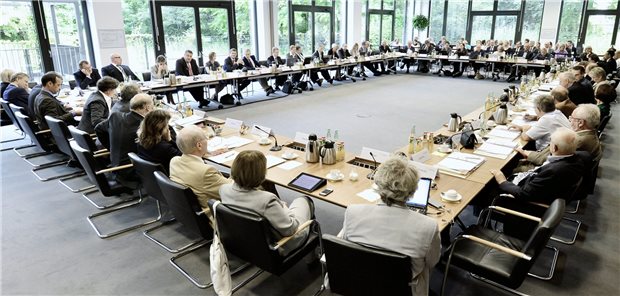 Schneller Zugang zu neuen Arzneimitteln in Deutschland Das Plenum des Bundesausschusses entscheidet über den Zusatznutzen neuer Arzneimittel.