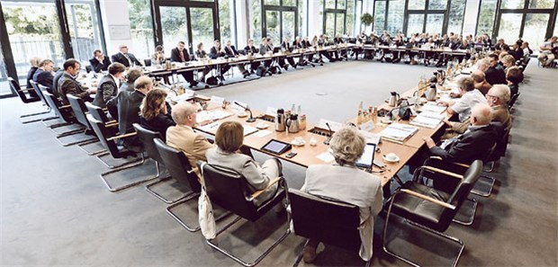 Bundesausschuss räumt Zugangshürden aus dem Weg Das Plenum des Bundesausschusses - hier ein Archivfoto - hatte eine umfangreiche Tagesordnung in seiner letzten Sitzung 2015 zu bewältigen.