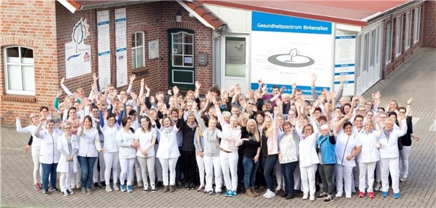 Das Praxisteam – darunter 16 spezialisierte MFA, die Diabetes-, Asthma- oder Parkinson-Patienten versorgen.