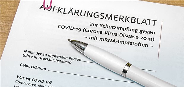 Das RKI-Merkblatt zur Corona-Schutzimpfung ist eine gute Hilfe bei der Patientenaufklärung. Ein Gespräch kann es aber nicht ersetzen.