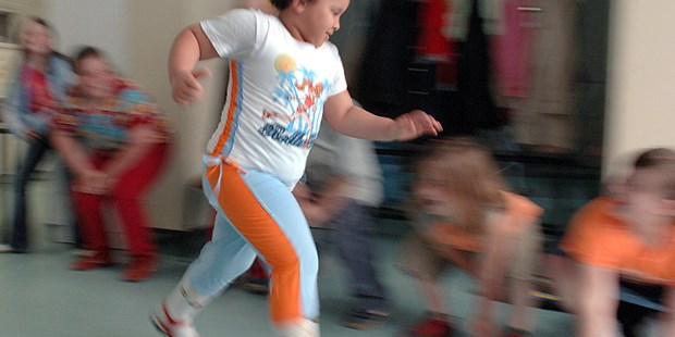 Je dicker, desto Fraktur Das Risiko einer Fraktur an der unteren Extremität steigt bei Kindern bereits ab einem BMI von 25 kg/m²