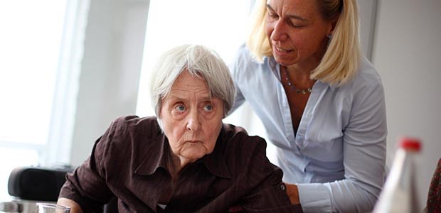 Diabetiker trifft es früher Das Risiko für vaskuläre Demenz ist bei Diabetes besonders stark erhöht: Je länger die Diabetesdauer, desto früher erkranken Betroffene daran.
