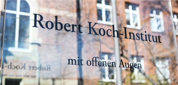 RKI: COVID-Inzidenz geht zumindest vorübergehend zurück Das Robert Koch-Institut beobachtet die COVID-19-Lage und sieht jetzt eine leichte Entspannung: Die 7-Tage-Inzidenz ist im Vergleich zu vergangener Woche um 33 Prozent gesunken.