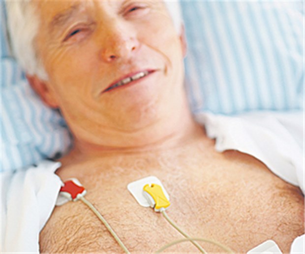 Geringes Blutungsrisiko bei oraler Antikoagulation im Alter Das Schlaganfallrisiko bei Vorhofflimmern ist bei älteren Patienten deutlich höher als bei jüngeren.