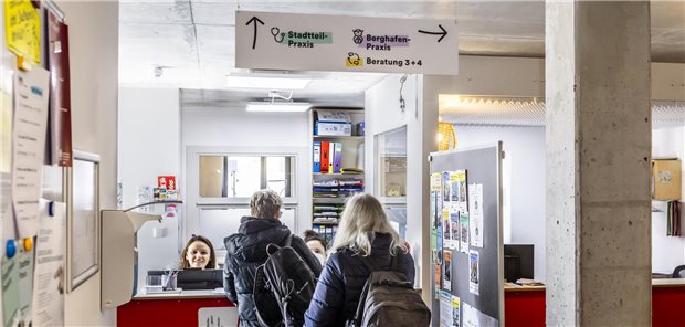 Das Stadtteil Gesundheitszentrum in Berlin-Neukölln zeigt, wie eine engere Verzahnung zwischen ambulanter Versorgung und ÖGD aussehen kann.