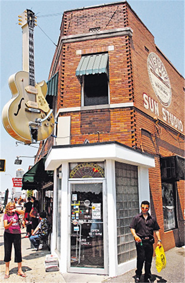 Der Mississippi-Blues und seine berühmten Söhne Das Sun Studio in Memphis. Hier haben Elvis und andere Superstars Songs produziert, die sich millionenfach verkauften.
