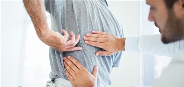 Das Symptom „Rückenschmerz“ war in der Studie durchgängig mit einem erhöhten Risiko für die Krebsdiagnose im StadiumIV assoziiert.