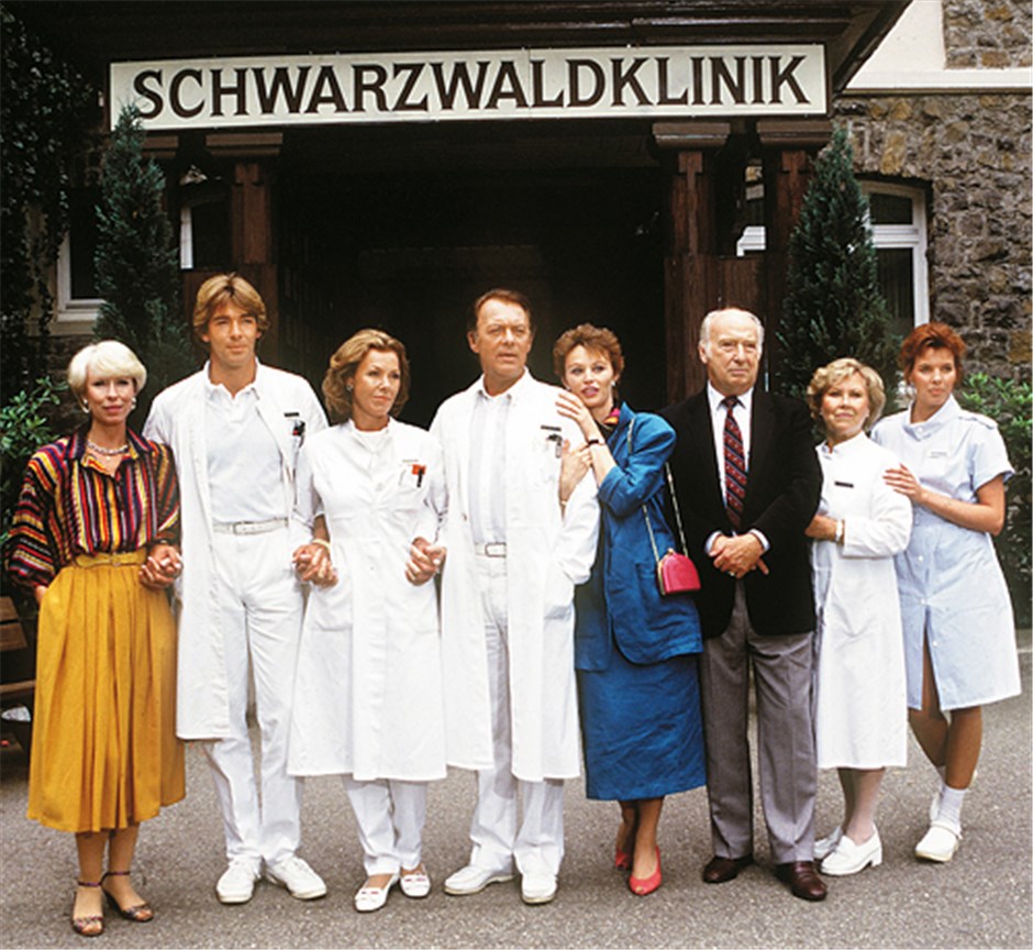 Das-Team-der-Schwarzwaldklinik-im-Jahr-1986-Professor-146329h.jpg