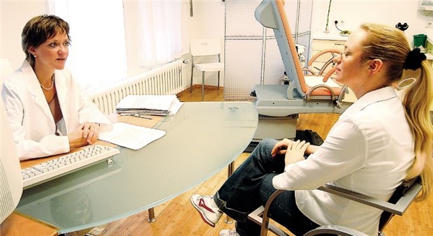 Kryokonservierung erhält die Fertilität Das Thema Fertilität gehört zur onkologischen Beratung in einer gynäkologischen Praxis.