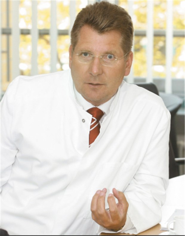 "Kliniken mit gutem Ruf haben keine Nachwuchssorgen" "Das Thema Geld spielt in der Auswahl des Arbeitsplatzes nicht die entscheidende Rolle." (Professor Axel Ekkernkamp, Leiter des Deutschen Ärzteforums 2010) © Bauchspieß