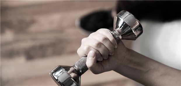 Das Thoracic-Inlet-Syndrom ist eine der häufigsten Gefäßerkrankungen bei Profi- und Freizeitsportlern und entsteht ausschließlich durch mechanische Kompression von außen. Möglicher Auslöser kann somit auch sein, dass jemand Gewichte gestemmt hat.