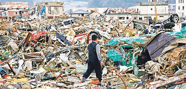 Besser geschützt gegen Beben, Tsunami & Co. Das Tohoku-Beben verwandelte am 11. März 2011 Teile Nordostjapans in ein Trümmerfeld.
