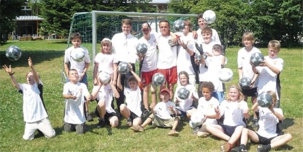 Schuss und Tor - Fußball-Spaß für krebskranke Kinder Das Training macht den Kindern Spaß.