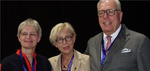 BÄK-Präsidium stellt sich hinter Bund-Länder-Beschlüsse Das Trio der Bundesärztekammerspitze von rechts: Dr. Klaus Reinhardt sowie die Vizepräsidentinnen Dr. Ellen Lundershausen und Dr. Heidrun Gitter.