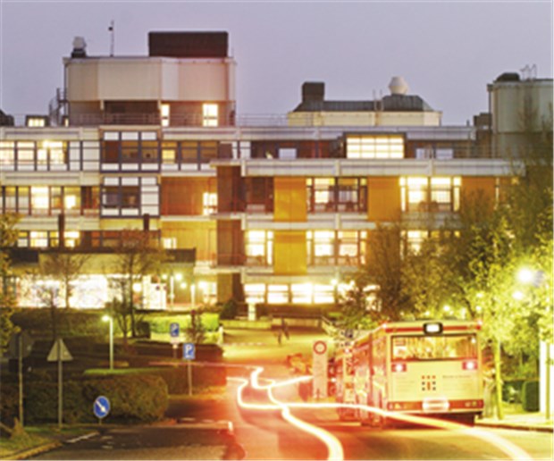 Gießen/Marburg: Klinikdirektoren "zündeln" weiter Das Uniklinikum in Marburg: Die Klinikdirektoren beklagen eine "gescheiterte Privatisierung".