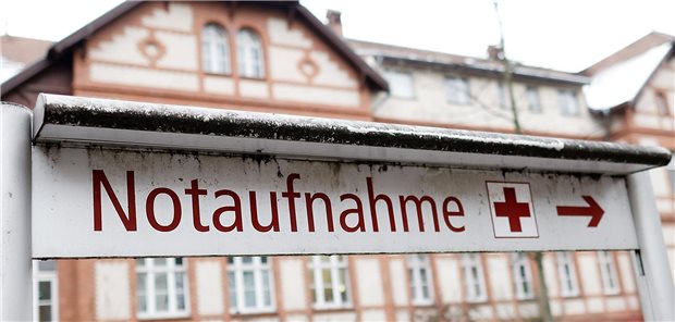 Klinik-Ärzte in Neuruppin ein Tag lang im Warnstreik Das Uniklinikum in Neuruppin steckt tief in den roten Zahlen.
