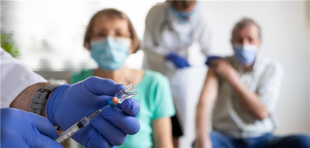 Das Warten auf das STIKO-Votum zur RSV-Prophylaxe von Älteren hat ein Ende: Die Kommission empfiehlt die Impfung für alle ab  75 Jahre.