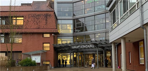 Niedrige Inzidenzwerte bringen Kliniken in finanzielle Nöte Das Westküstenklinikum in Heide: Die Belegung liegt seit Beginn der zweiten Pandemiewelle rund 18 Prozent unter den vor der Pandemie verzeichneten Zahlen – bei gestiegenen Kosten.