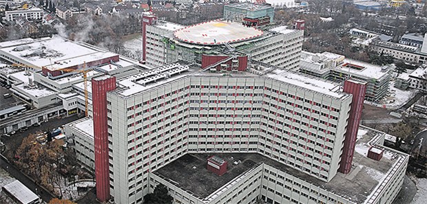 Neue Uniklinik mit 101 Professuren Das Zentralklinikum Augsburg: Bis 2018 soll es ein Uniklinikum in bayerischer Trägerschaft werden.