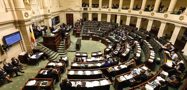 Sterbehilfe jetzt auch für Kinder Das belgische Parlament debattiert seit Mittwoch das umstrittene Gesetz zur aktiven Sterbehilfe bei Kindern.
