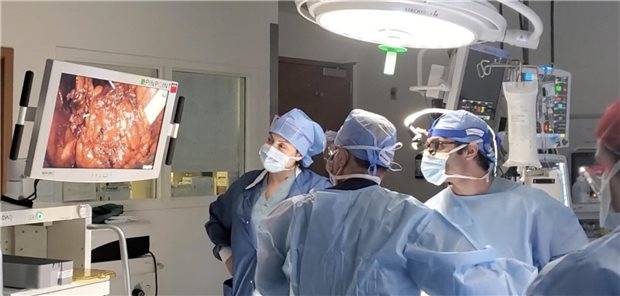 Das chirurgische Team der Keck Medicine of USC führte Anfang Mai die weltweit erste Blasentransplantation durch.